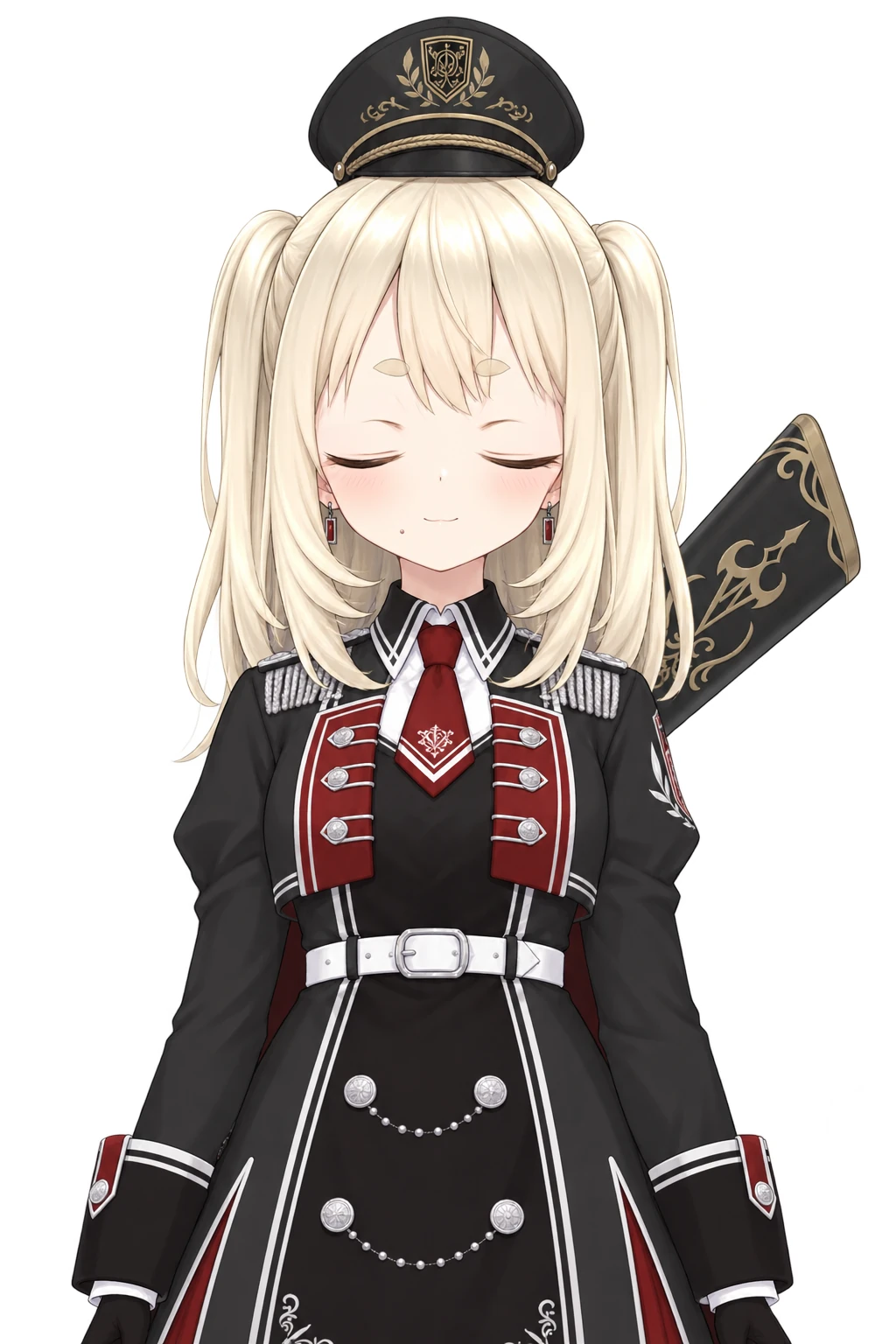 白い背景に、腰から上の正面の姿で、目を閉じて口を閉じて微笑んでいる。肩下までの金髪のツーサイドアップ、口元右にホクロ。黒の軍帽、黒と赤の軍服風ワンピースに赤のネクタイと白のベルト、背中に黒と金の装飾のライフルを背負っている